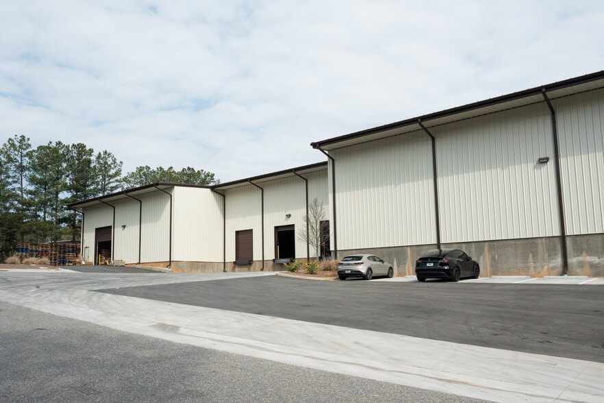 More Photos Of 2470-2480 Industrial Park Blvd, Cumming Warehouse For Sale