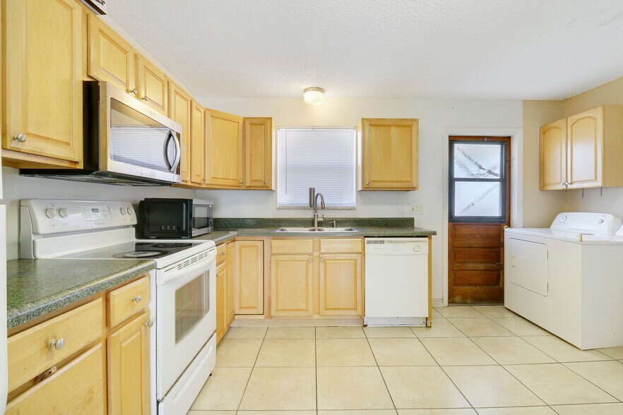 More Photos Of 2767 SE Normand St, Stuart Apartments For Sale