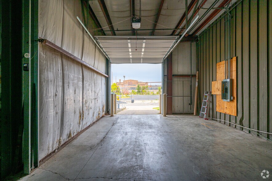 More Photos Of 901 E Maryland St, Indianapolis Manufacturing For Lease