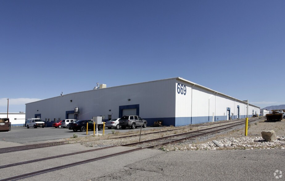 More Photos Of 10 S Garnet St, Tooele Warehouse For Lease