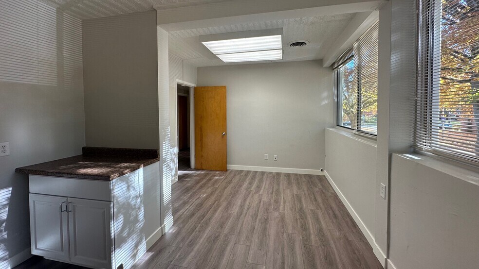 More Photos Of 1717 Olympia Way, Longview Office For Lease