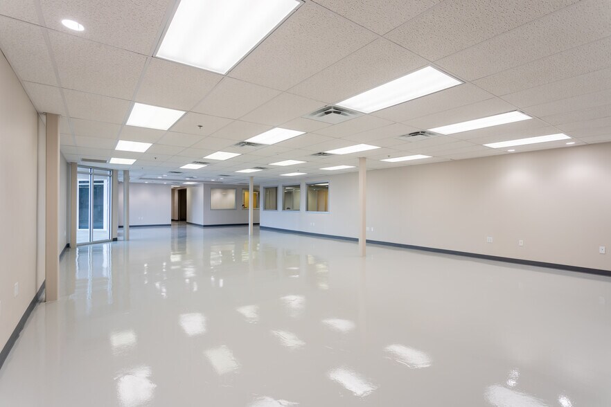 More Photos Of 10731 Gulfdale St, San Antonio Distribution For Sale