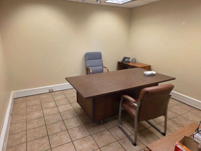 More Photos Of 1604 Prospect St, High Point Manufacturing For Lease