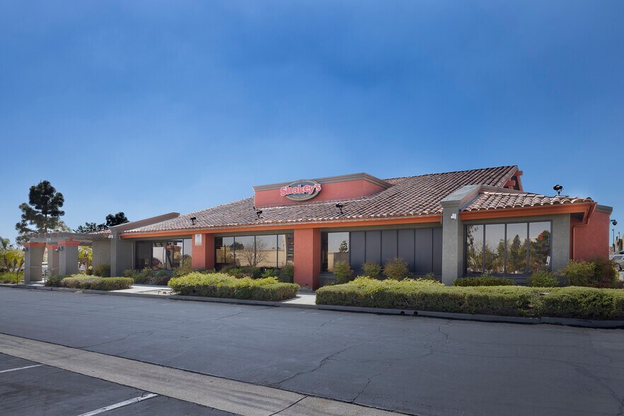 More Photos Of 128-300 W Base Line Rd, Rialto Unknown For Lease