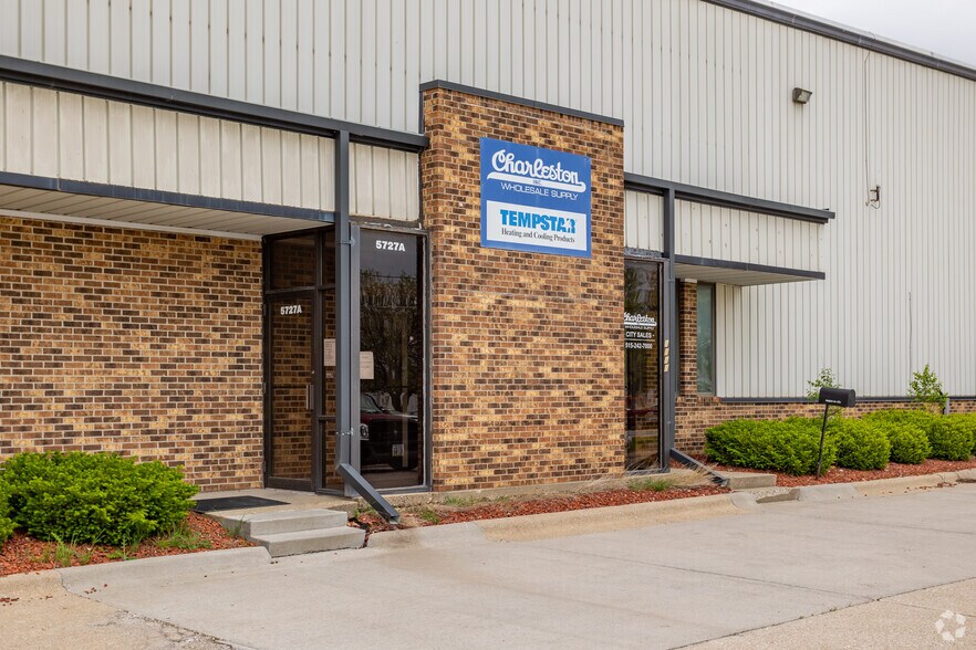 More Photos Of 5727 NE 16th St, Des Moines Warehouse For Lease