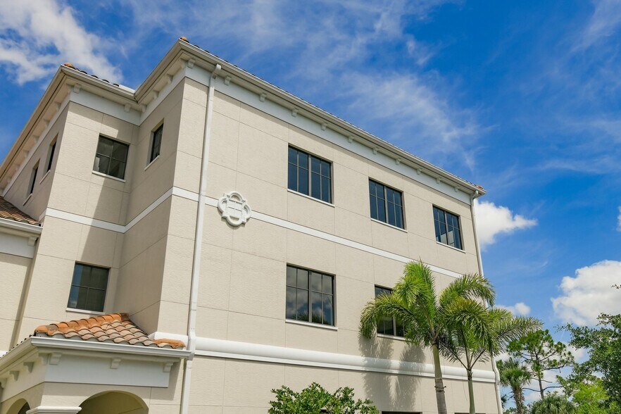 More Photos Of 5920 Pan American Blvd, North Port Medical For Lease