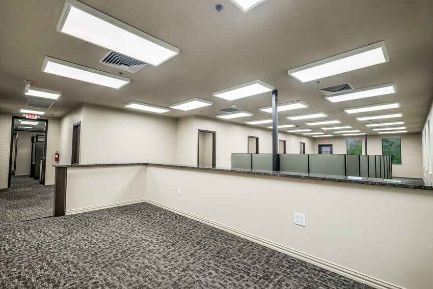 More Photos Of 6200 Stone Hill Farms Pky, Flower Mound Loft Creative Space For Sale