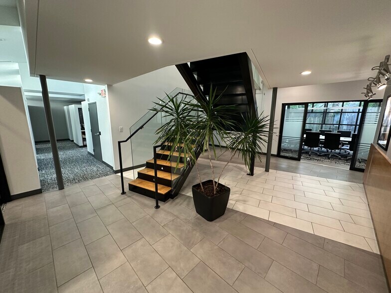 More Photos Of 1200 E Woodhurst Dr, Springfield Office Residential For Lease