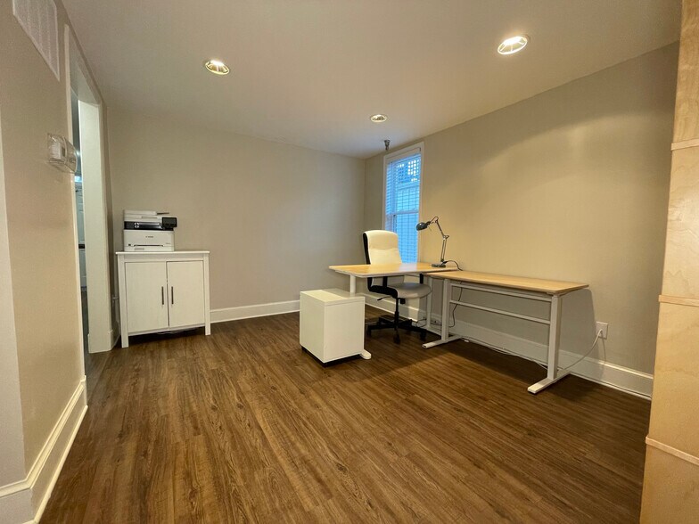 More Photos Of 123 N Henry St, Alexandria Office For Lease