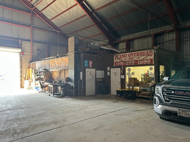 More Photos Of 1208 N Ave, Plano Warehouse For Lease