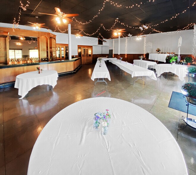 More Photos Of 751 Bell St, La Pointe Restaurant For Lease