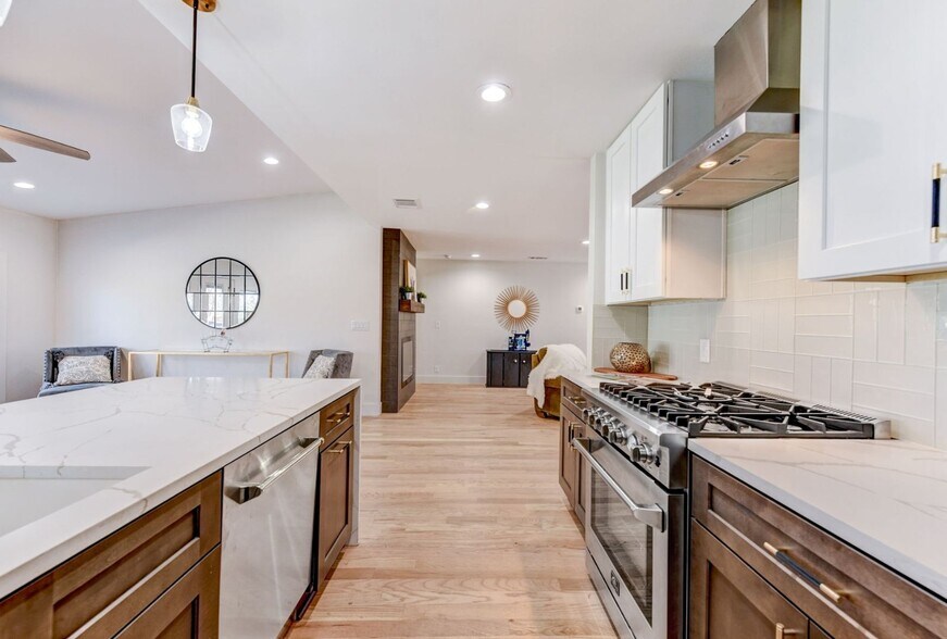 More Photos Of 7002 Whispering Oaks Dr, Austin Specialty For Sale