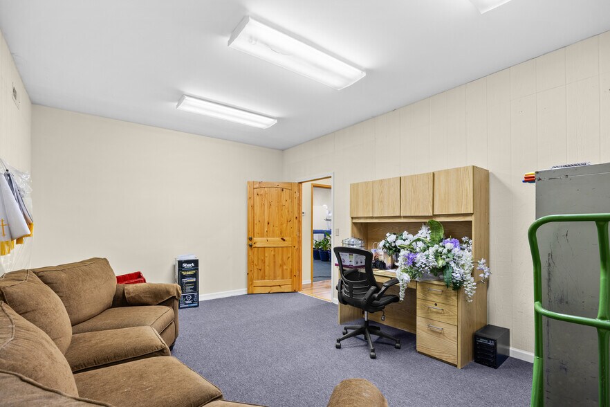 More Photos Of 69 Jessamine Ave, Georgetown Flex For Lease