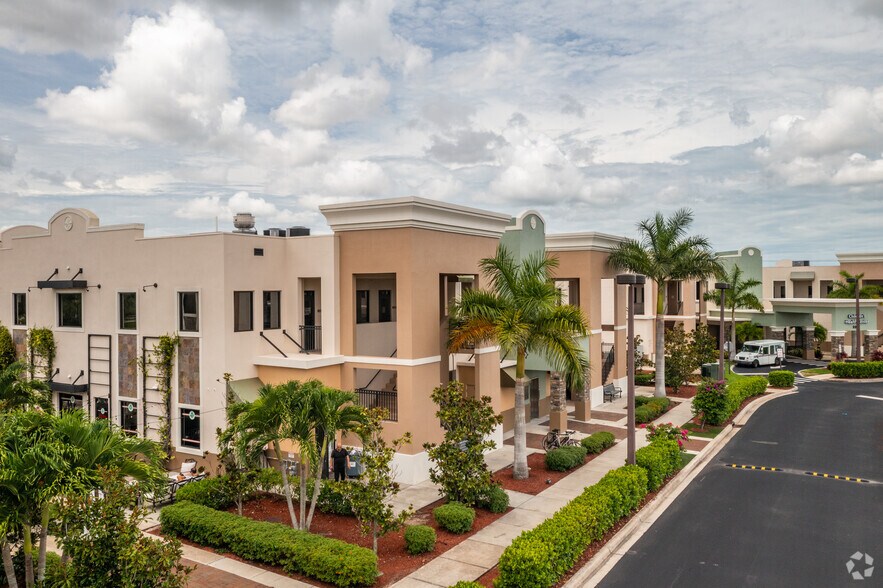 More Photos Of 3369 Pine Ridge Rd, Naples General Retail For Sale