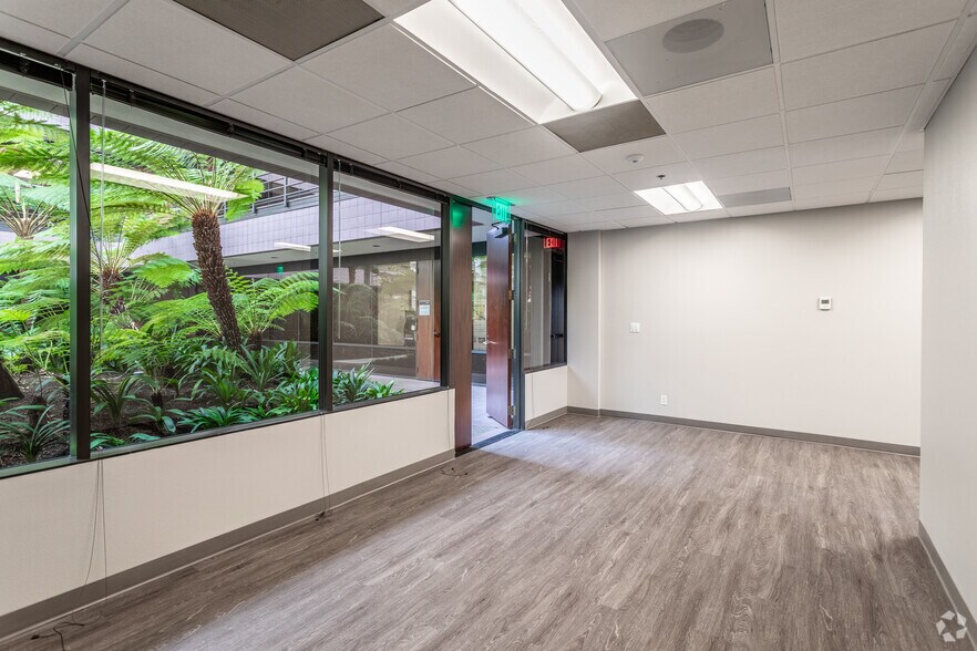 More Photos Of 12555 High Bluff Dr, San Diego Office For Lease