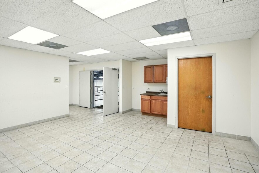More Photos Of 8130 River Dr, Morton Grove Warehouse For Sale