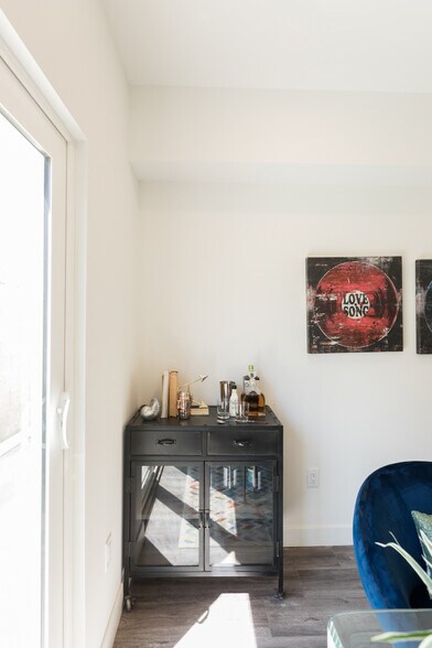 More Photos Of 14827 W Victory Blvd, Van Nuys Apartments For Sale