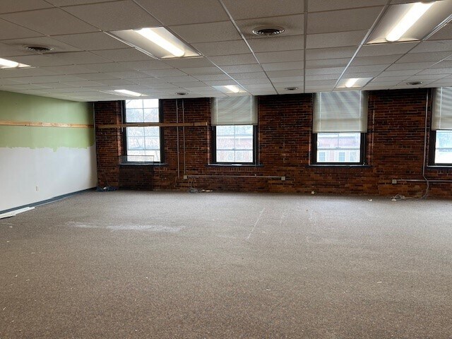 More Photos Of 73 Pickering Rd, Rochester Office For Lease