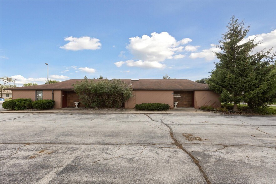 More Photos Of 1003 Mulholland St, Bay City Office For Sale