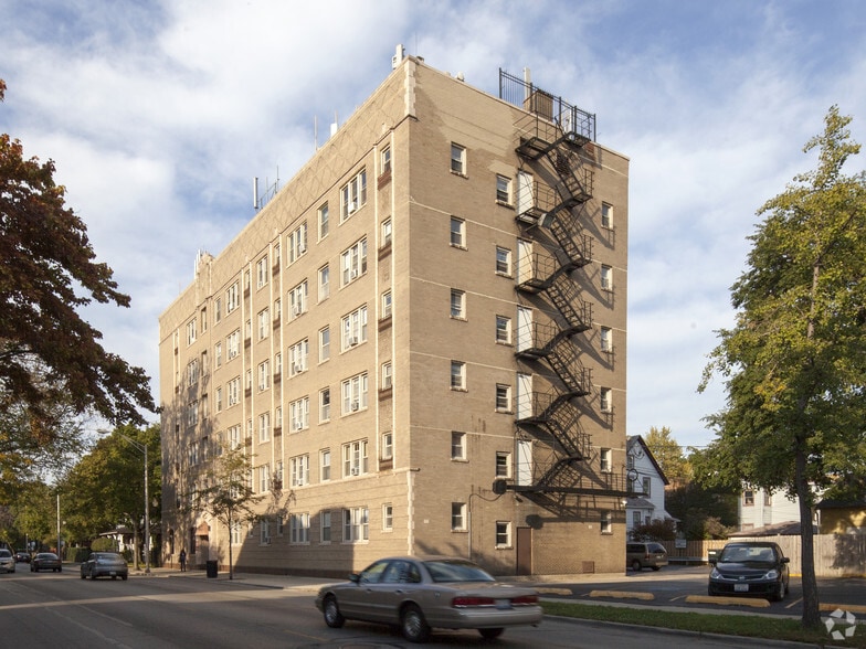 More Photos Of 525 N Austin Blvd, Chicago Apartments For Sale