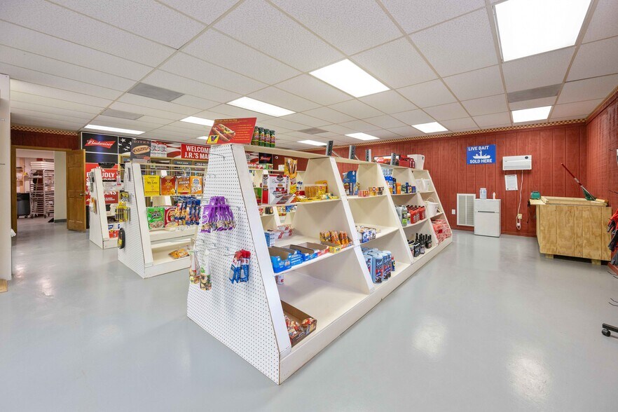More Photos Of 7386 Mt Carmel Rd, Decaturville Convenience Store For Sale
