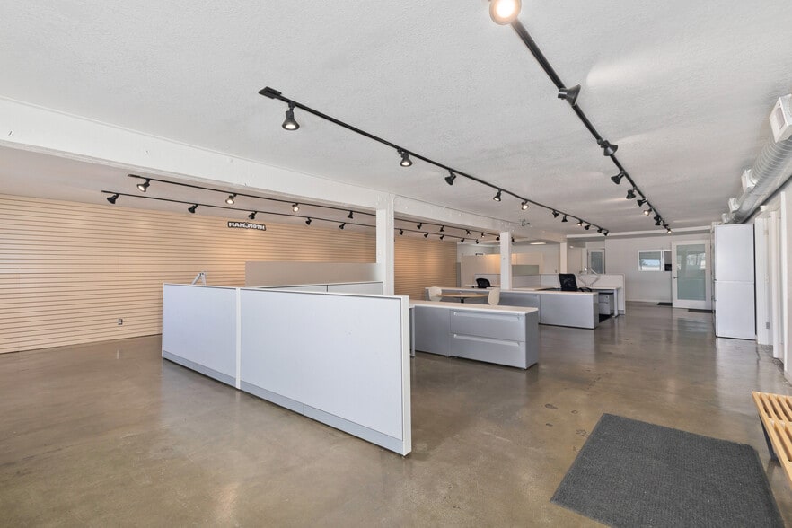 More Photos Of 38 Laurel Mountain Rd, Mammoth Lakes Storefront Retail Office For Sale