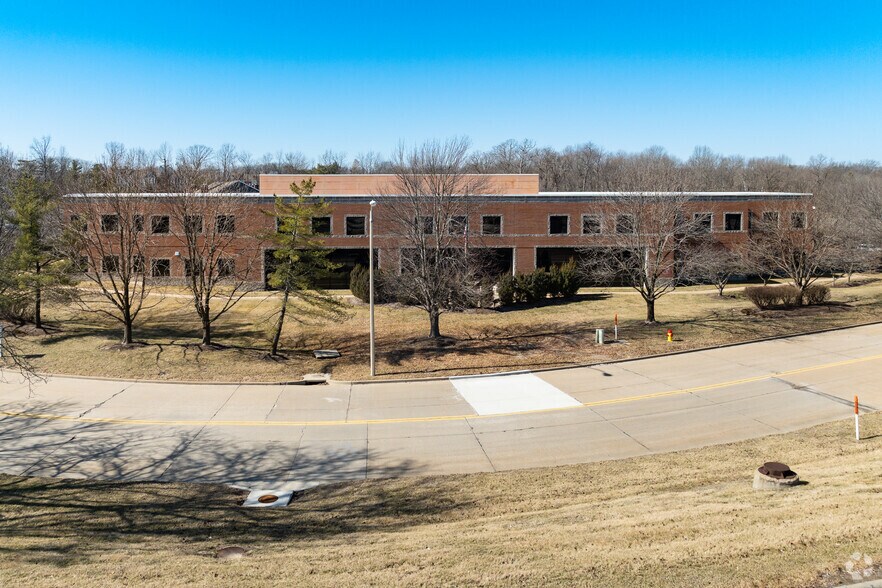 More Photos Of 1122 Town & Country Commons, Chesterfield Office For Sale