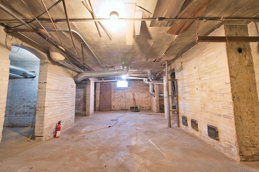 More Photos Of 1989 W Grand Blvd, Detroit Office Residential For Sale
