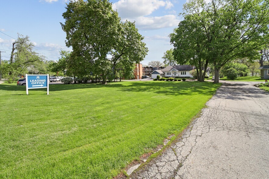More Photos Of 211 N Lincolnway, North Aurora Apartments For Sale