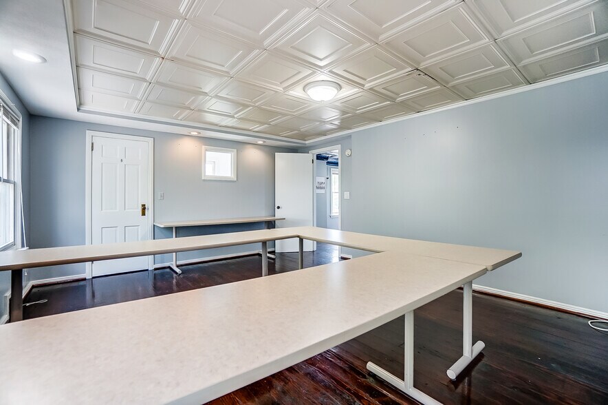 More Photos Of 1550 Lewis Center Rd, Lewis Center Freestanding For Sale