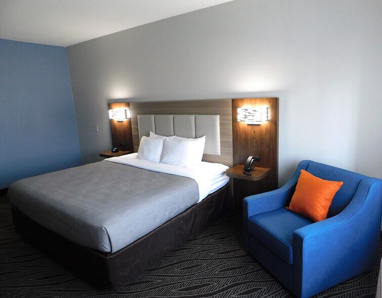 More Photos Of 1823 W Reynolds St, Pontiac Hotel For Sale