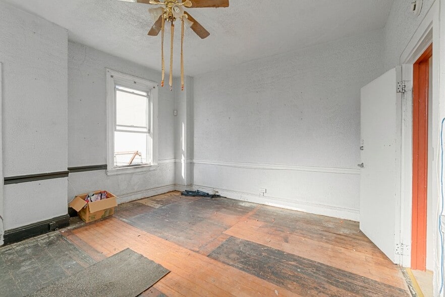 More Photos Of 2112 N Charles St, Baltimore Office For Sale