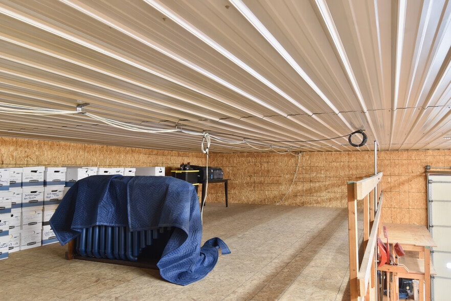 More Photos Of 1311 N Division St, Pontiac Warehouse For Lease