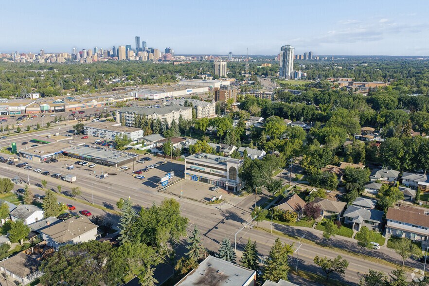 More Photos Of 8104 82nd Ave NW, Edmonton Office For Lease
