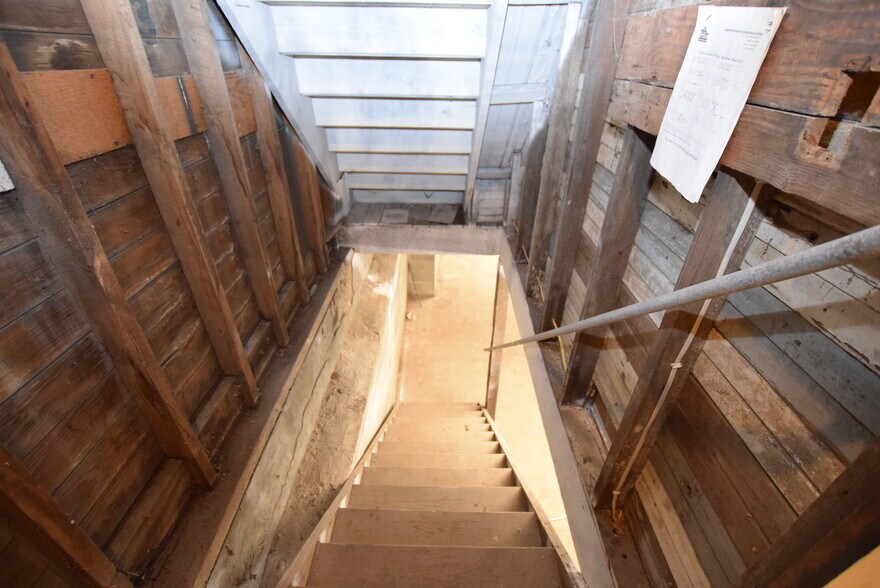 More Photos Of 604 E Main St, Saint Paris Office For Lease