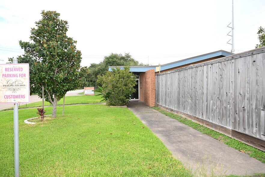 More Photos Of 1218 14th Ave N, Texas City Loft Creative Space For Sale