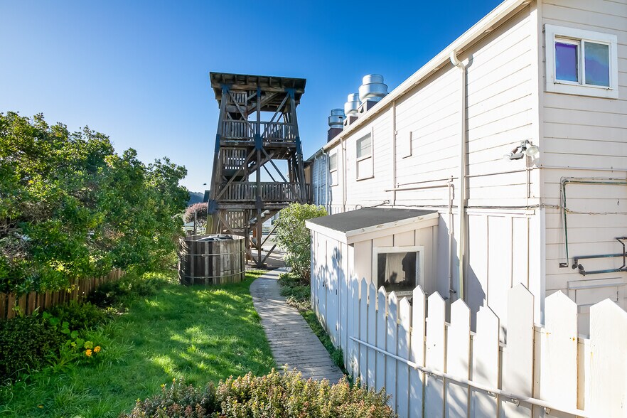 More Photos Of 45040 Main St, Mendocino Restaurant For Sale