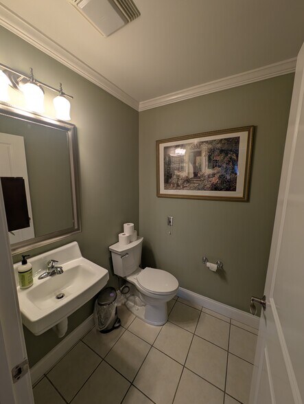 More Photos Of 225 Oakland Rd, South Windsor Coworking Space