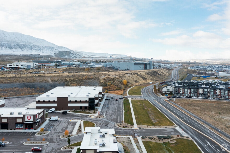 More Photos Of 14725 S Porter Rockwell Blvd, Bluffdale Showroom For Lease