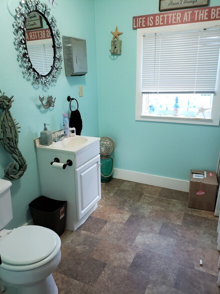 More Photos Of 536 NW Orange St, Lake City General Retail For Lease