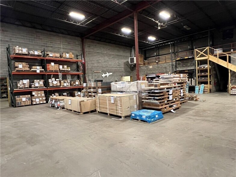 More Photos Of 1020-1060 Saw Mill Run Blvd W, Pittsburgh Warehouse For Lease