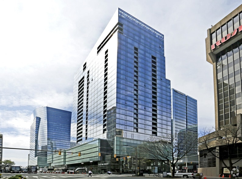 More Photos Of 1800 N Lynn St, Arlington Apartments For Lease