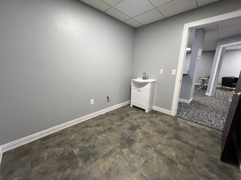 More Photos Of 1010 Ohio Pike, Cincinnati Medical For Sale