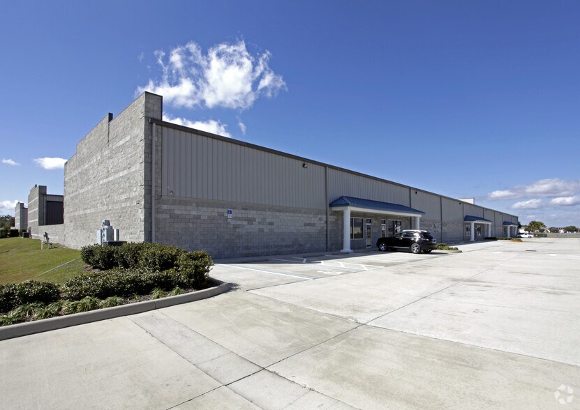 More Photos Of 919 Biscayne Blvd, Deland Airplane Hangar For Lease