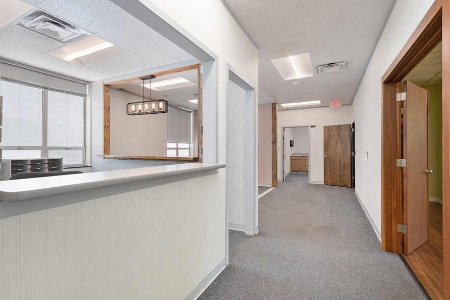 More Photos Of 500 W Crosstown Pky, Kalamazoo Medical For Sale