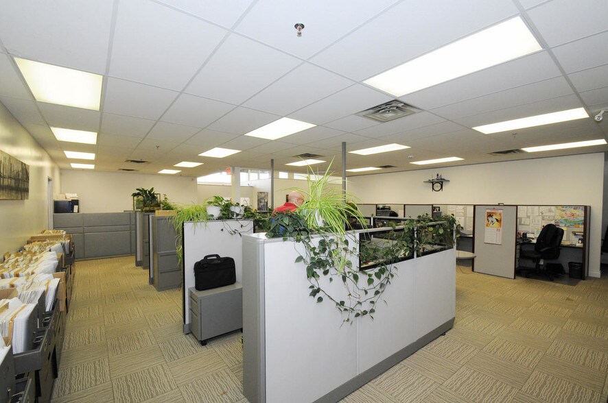 More Photos Of 64 Prince Andrew Pl, Toronto Warehouse For Lease