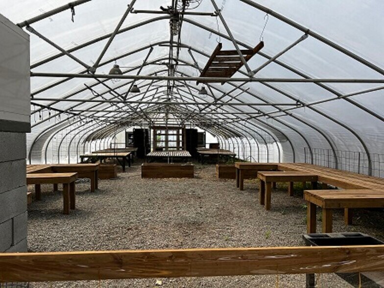 More Photos Of 96 River Rd, East Hanover Garden Center For Lease