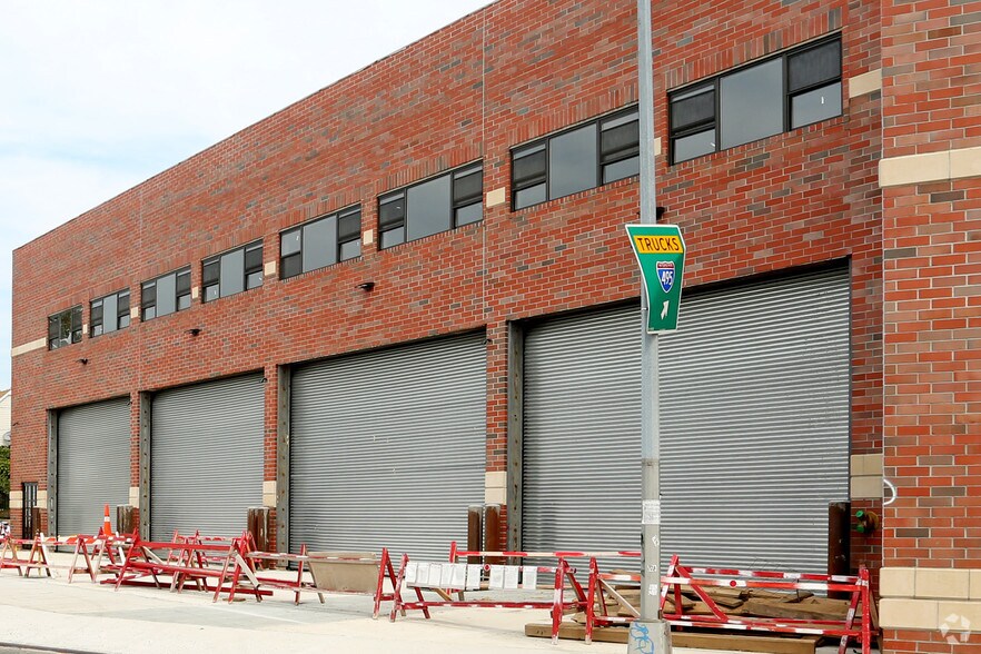 More Photos Of 57-45 Rust St, Maspeth Warehouse For Lease
