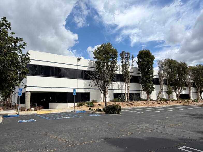 More Photos Of 1717 W Collins Ave, Orange Manufacturing For Lease