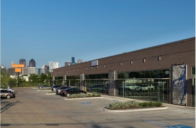 More Photos Of 2025 Irving Blvd, Dallas Showroom For Lease